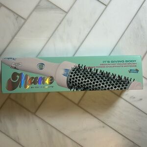 Mane it’s giving body Medium Hot Round Brush